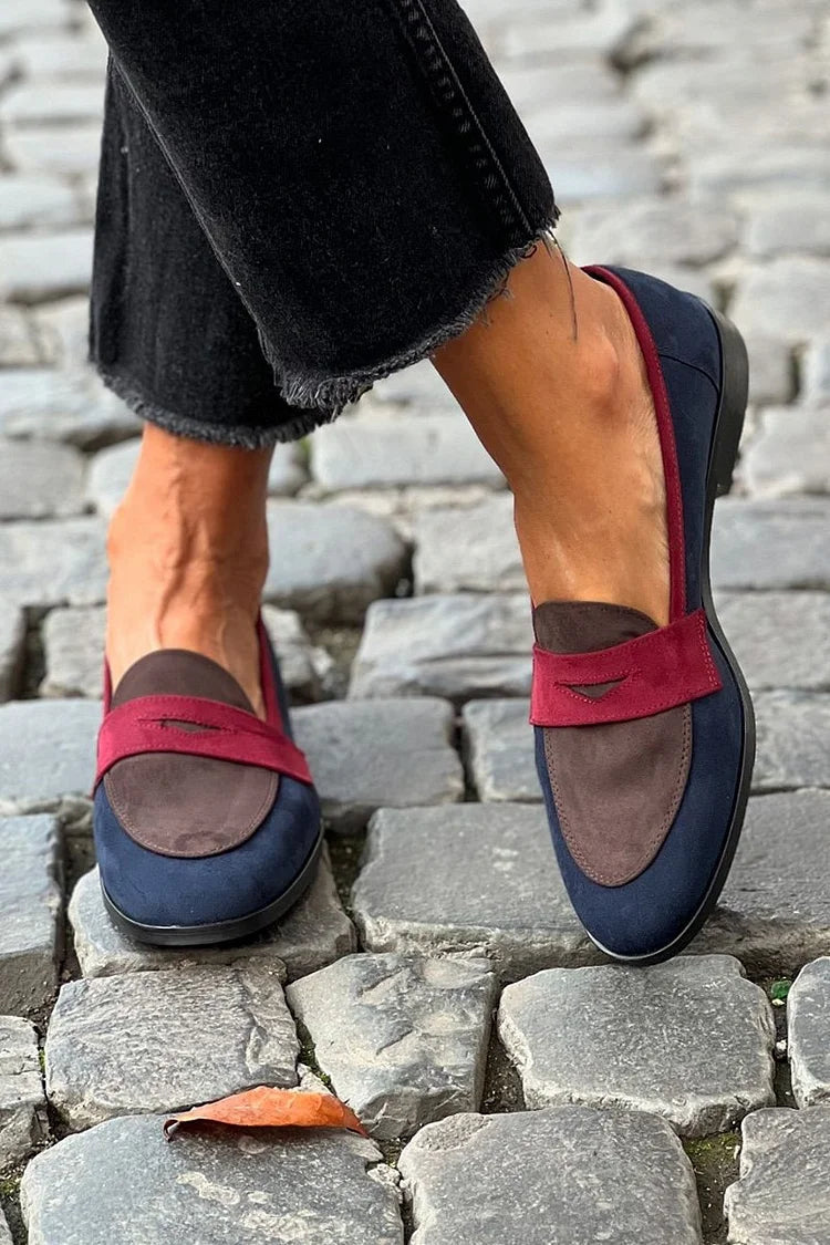 Elegante tweekleurige dames mocassins met contrasterende neus en verzorgde afwerking