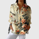 Vrolijke damesblouse met luchtige zomerprint in heldere kleuren en verstelbare mouwen