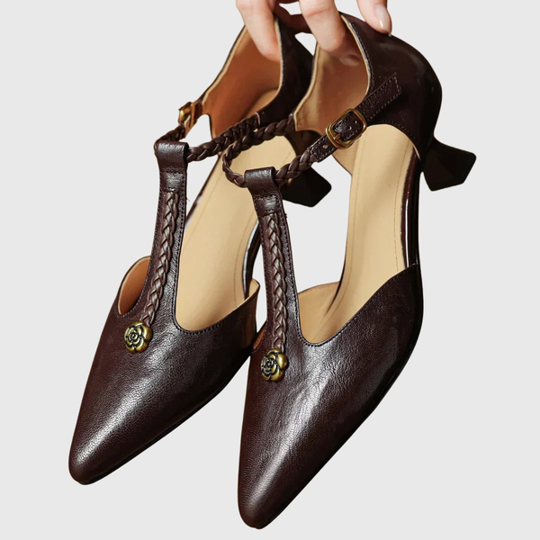Leren dames sandalen met gevlochten T-band, gouden rand en gevormde hak