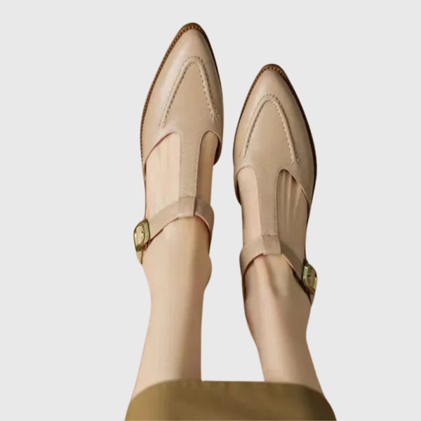 Dames gespschoenen met brede band, grote gesp, ronde neus en lage hak