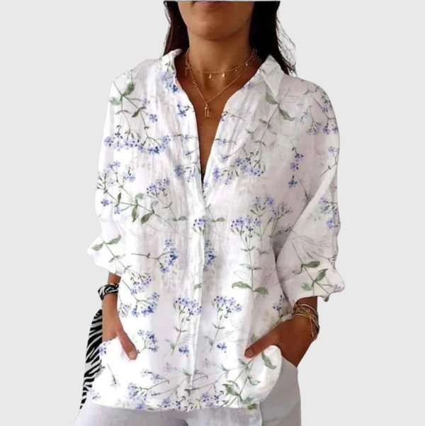 Soepelvallende dames blouse met kleurrijke print, geschikt voor kantoor en voor casual dagen