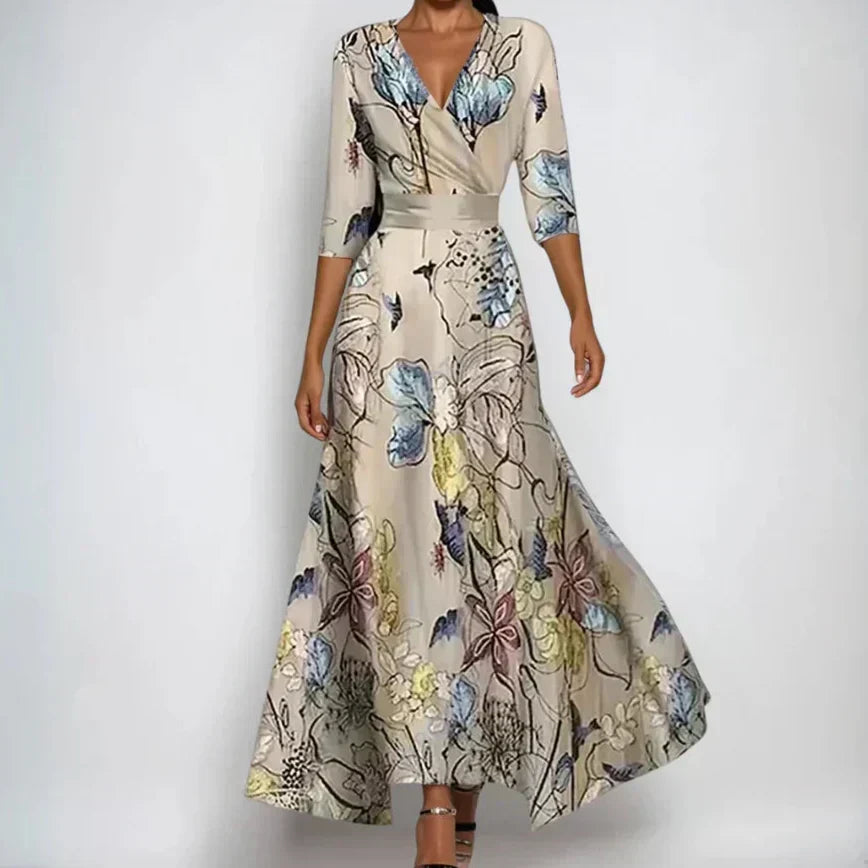 Elegante bloemenjurk met wikkelhals, driekwart mouwen en vloeiend vallende rok