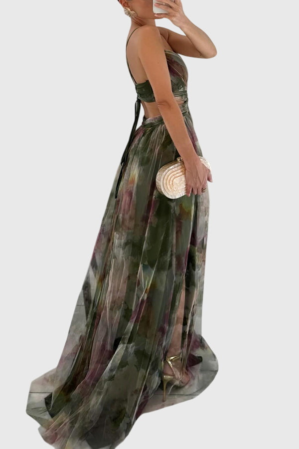 Lange maxi jurk met romantische bloemenprint, hoge taille en gekruiste bandjes