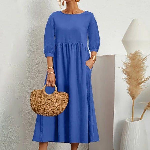 Elegante jurk met ronde hals, 3/4 mouwen, getailleerde taille en vloeiende rok