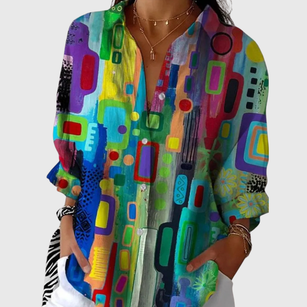 Lichte dames blouse met kleurrijke print en losse snit, prettig om los of onder een vest te dragen
