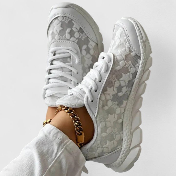 Comfortabele damessneakers met zachte gepolsterde inlegzool, ruime neus en antislipzool