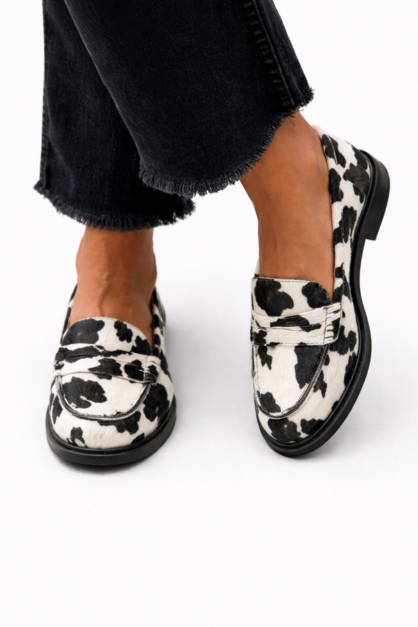 Chique dames mocassins met verfijnd dessin, handgemaakt en comfortabel te dragen