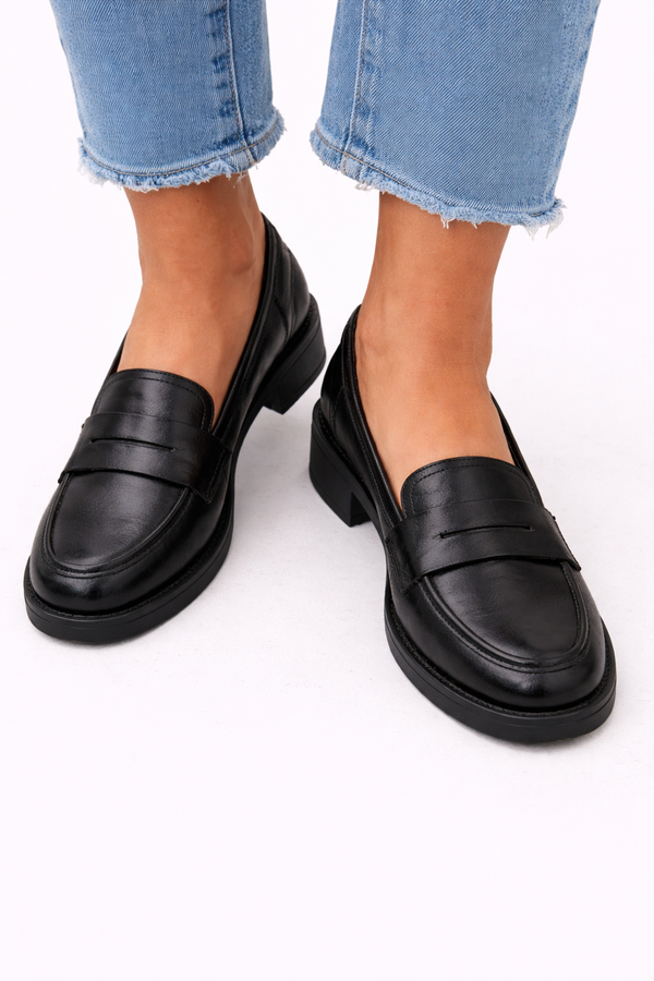 Elegante dames mocassins in een tijdloos model met effen kleur en verzorgde afwerking