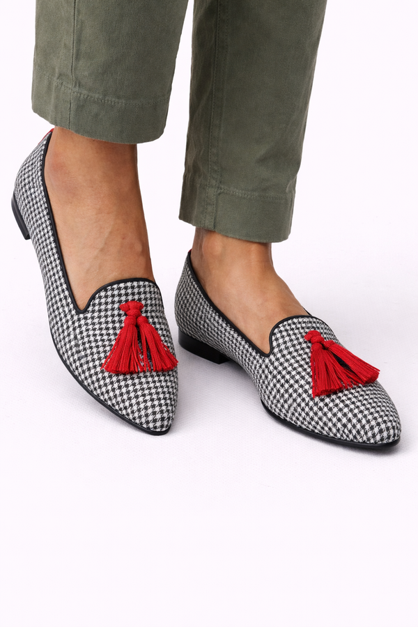 Klassieke handgemaakte loafers met franje, gestructureerd ontwerp en elegante afwerking