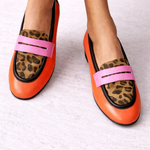 Chique dames mocassins met safariprint en handgemaakte afwerking in bruin