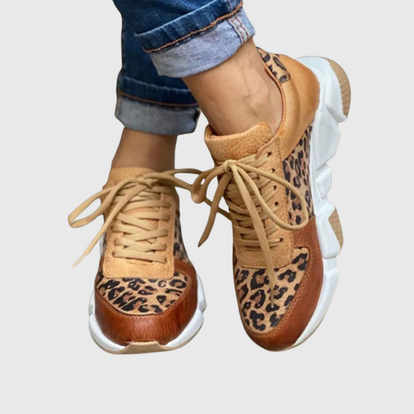 Comfortabele damessneakers met bruine luipaardprint, veters en stevige dikke zool