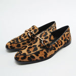 Dames mocassins met gedurfde luipaardprint in bruin en zwart, handgemaakt