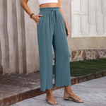 Luchtige loungebroek met wijde pijpen, koord in de taille en cropped lengte in een lichte tint