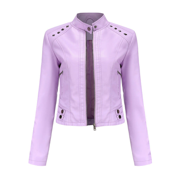 Kort dames jack van nepleer met zilverkleurige studs en diepe ritszakken