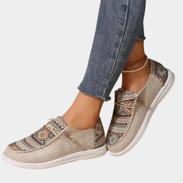 Luchtige schoenen voor dames met bohemian bloemdessin en decoratieve sierveter