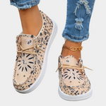 Lichte instapmodel loafers voor dames met kleurrijke boho-print en zachte zool
