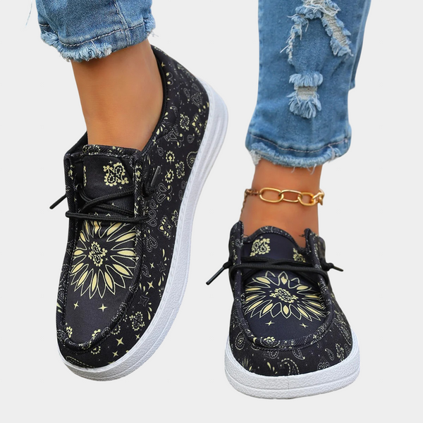 Lichte instapmodel loafers voor dames met kleurrijke boho-print en zachte zool