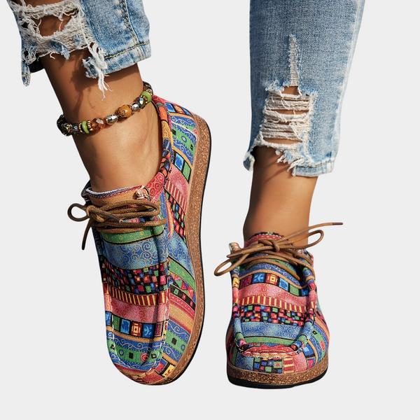 Lichte dames schoenen met kleurrijke bohemian print en zachte gedempte zool