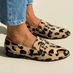 Moderne dames mocassins met savanneprint in warme aardetinten, handgemaakt