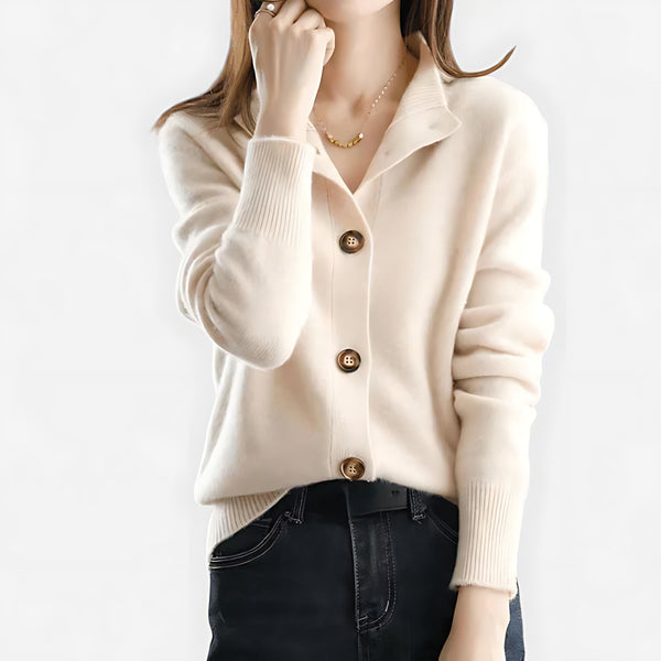 Getailleerd gebreid dames vest met V-hals en knoopsluiting in zacht breisel