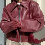 Oversized kort dames jack van nepleer met ruime schouderlijn