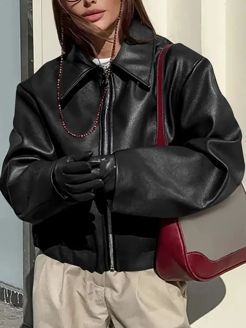 Oversized kort dames jack van nepleer met ruime schouderlijn